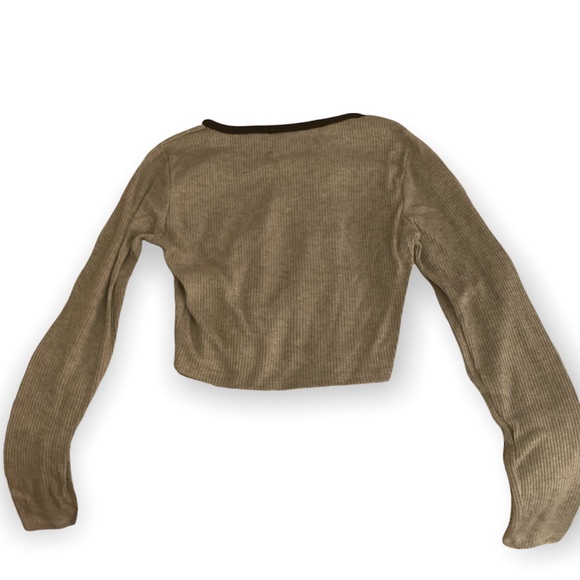 FOREVER21 Cropped Longsleeve Top - Picture 2 of 3